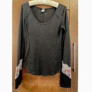 CLEAR OUT!💃Free People Thermal Cuff